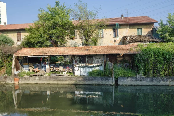 Martesana 米兰 （意大利）： 运河 — 图库照片