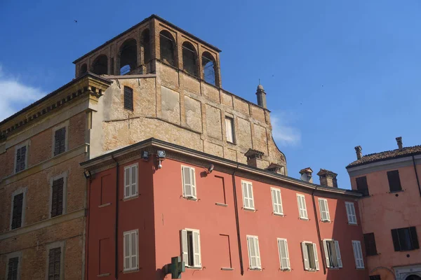 Fiorenzuola d 'Arda (Piacenza), old building — стоковое фото