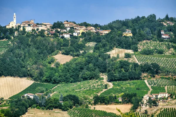 Oltrepo Pavese (Italien), landsbygdens landskap på sommaren — Stockfoto