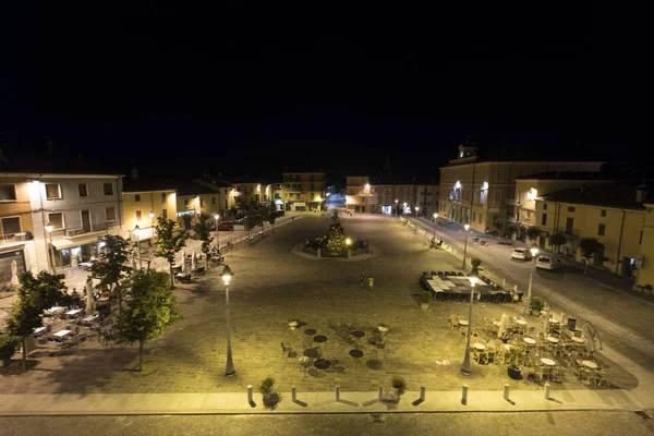 Agazzano (Piacenza), the main square by night — Stock Photo, Image