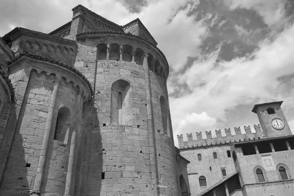 アルクアート城を中心 (ピアチェンツァ、イタリア)、歴史的な都市 — ストック写真