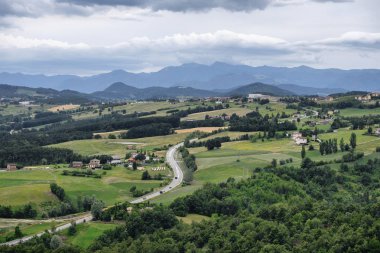 Yaz manzara yakınındaki SERRAMAZZONI (Modena, İtalya)