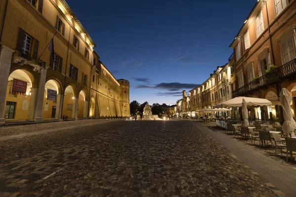 Cesena (İtalya): akşam kalede