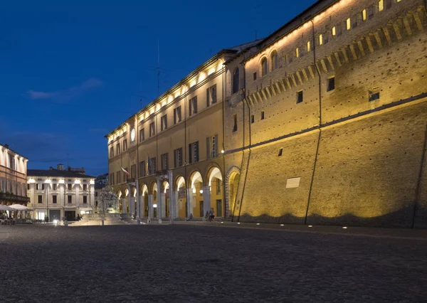 Cesena (Italia): castelul seara — Fotografie, imagine de stoc