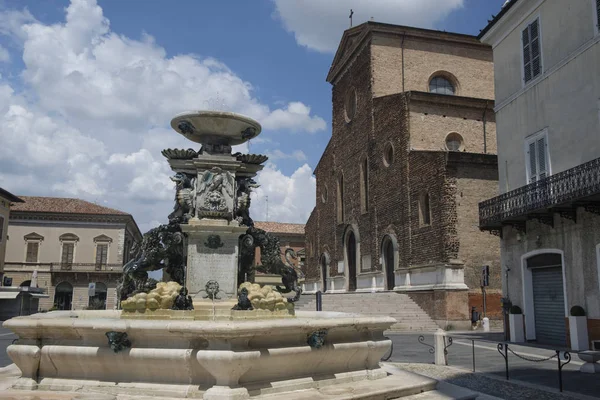 Faenza (İtalya): katedral cephe — Stok fotoğraf