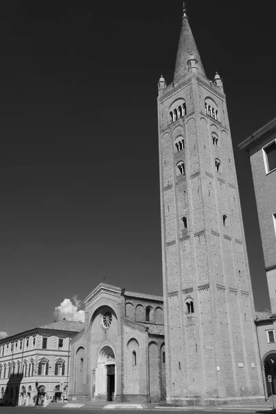 Forli (İtalya): Aurelio Saffi Meydanı 