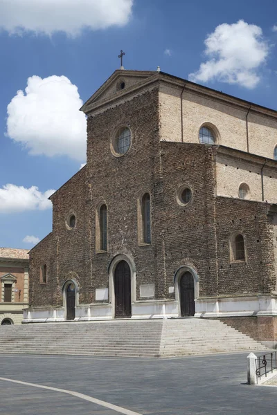 Faenza (Italien): katedralens fasad — Stockfoto
