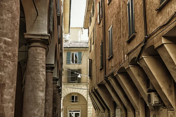 ボローニャ (イタリア): 典型的な通り — ストック写真