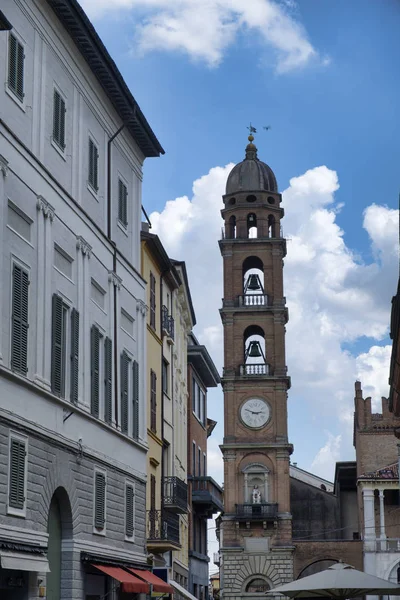 Faenza (Itálie): historické budovy — Stock fotografie