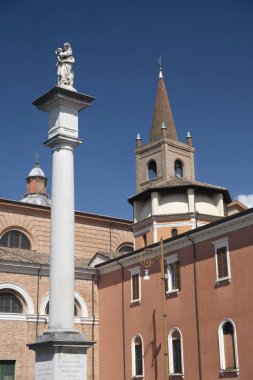 Forli (İtalya): tarihi binalar