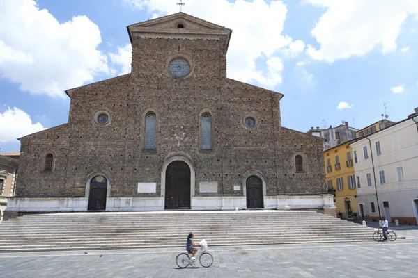 Faenza (Italië): kathedraal gevel — Stockfoto