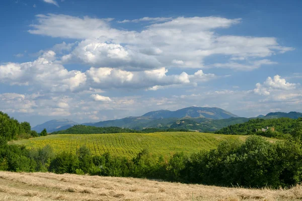 Paesaggio a Montefeltro vicino a Urbania (Marche, Italia ) — Foto Stock