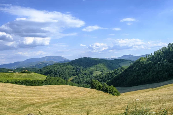 Paesaggio a Montefeltro vicino a Urbania (Marche, Italia ) — Foto Stock