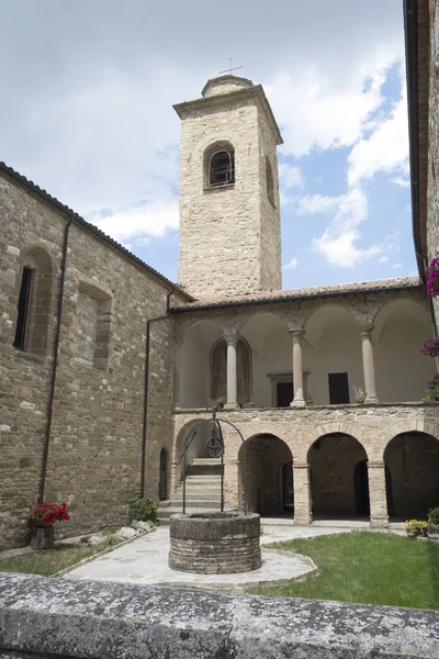 Igreja de San Giovanni Battista em Carpegna (Marches, Itália ) — Fotografia de Stock