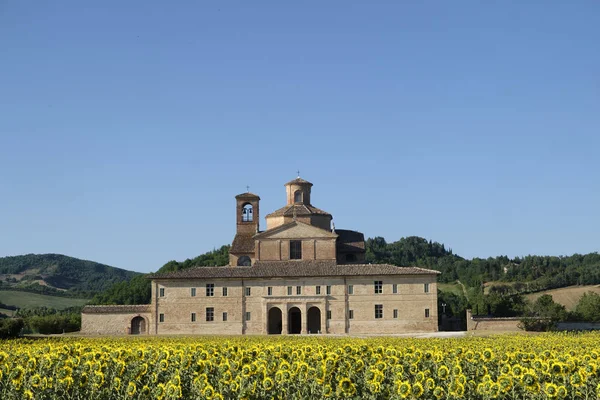 Urbania (yürüyüşleri, İtalya): eski çiftlik