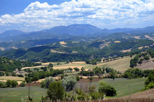 Manzarada Montefeltro (yürüyüşleri, İtalya)