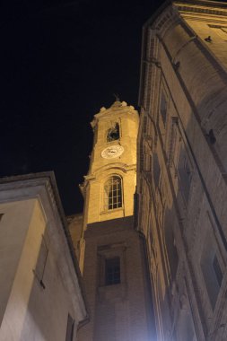 Corinaldo (yürüyüşleri, İtalya) akşam