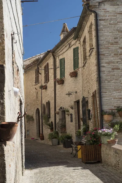 Corinaldo (yürüyüşleri, İtalya) sabah