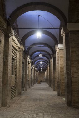 Corinaldo (yürüyüşleri, İtalya) akşam