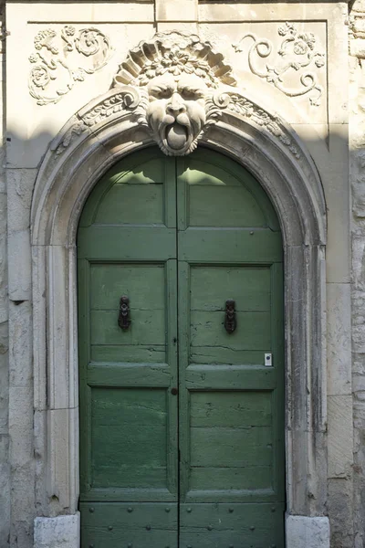 Sant 'Ippolito (Fossombrone, Marchas): porta do palácio histórico — Fotografia de Stock
