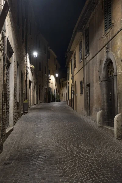 Corinaldo (Marchas, Itália) à noite — Fotografia de Stock