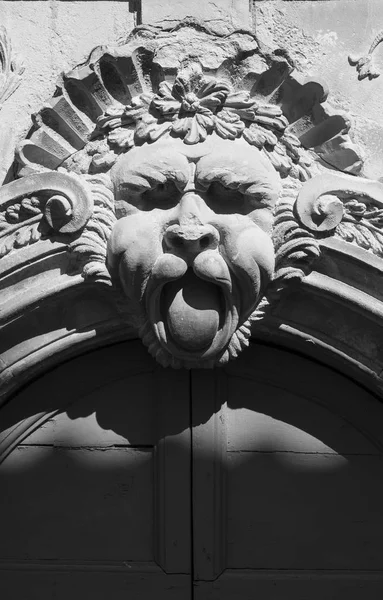 Sant 'Ippolito (Fossombrone, Marchas): porta do palácio histórico — Fotografia de Stock