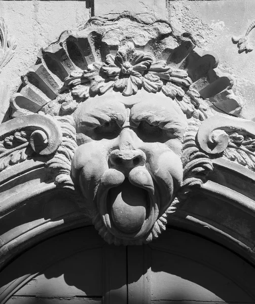 Sant 'Ippolito (Fossombrone, Marchas): porta do palácio histórico — Fotografia de Stock