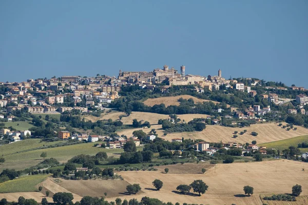 Zomer landschap in Marches (Italië) in de buurt van Appignano — Stockfoto