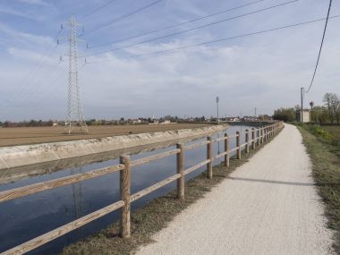 Arconate, Bisiklet yolu Villoresi kanal boyunca