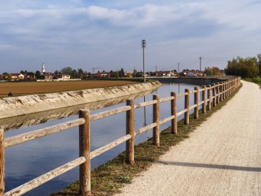 Arconate, Bisiklet yolu Villoresi kanal boyunca
