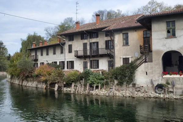 Bikeway along the Naviglio Grande at Castelletto di Cuggiono — Stock Photo, Image