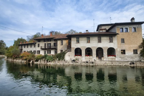 Bikeway along the Naviglio Grande at Castelletto di Cuggiono — Stock Photo, Image