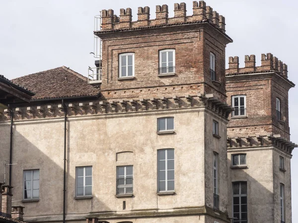 Bikeway along the Naviglio Grande, Palazzo Archinto at Robecco — Stock Photo, Image