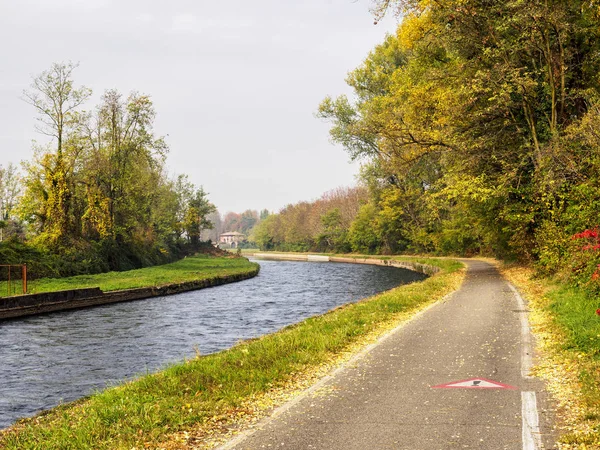 Bikeway along the Naviglio Grande from Abbiategrasso to Turbigo Stock Photo