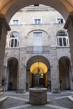 Fermo (yürüyüşleri, İtalya)