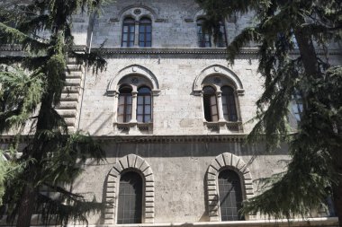 Ascoli Piceno (yürüyüşleri, İtalya), tarihi bina