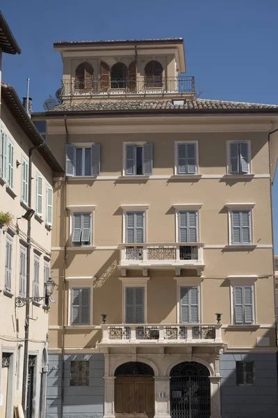 Ascoli piceno (Märsche, Italien), historische Gebäude — Stockfoto
