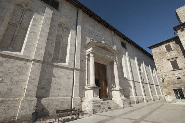 Ascoli Piceno (Marchas, Itália), igreja histórica de manhã — Fotografia de Stock
