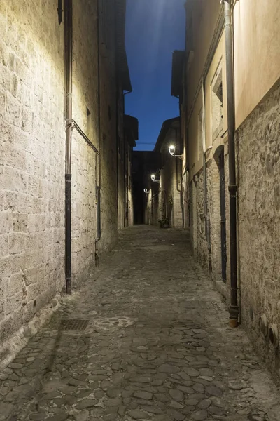 Ascoli Piceno (pochody, Itálie), ulici v noci — Stock fotografie