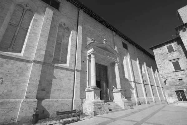 Ascoli Piceno (Marche, Italia), chiesa storica al mattino — Foto Stock