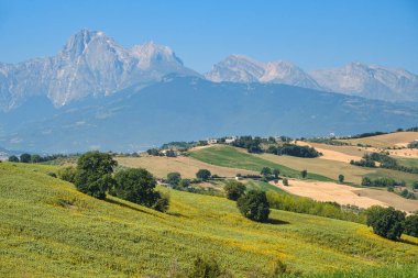 Teramo (Abruzzi) yaz manzara