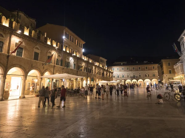 Ascoli Piceno (Marches, Italy), Piazza del Popolo by night — Stock Photo, Image