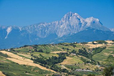 Teramo (Abruzzi) yaz manzara