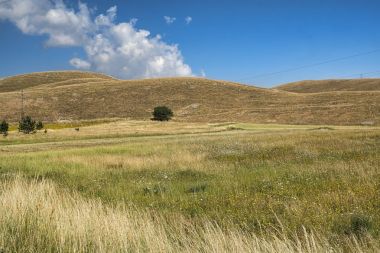 Abruzzi, dağ manzarası, yaz