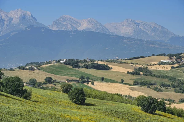 Landscape near Teramo (Abruzzi) at summer — Stock Photo, Image