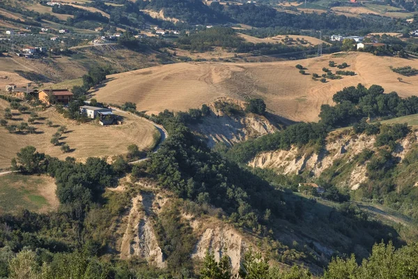 Το καλοκαίρι του τοπίου κοντά στο Teramo (Abruzzi) — Φωτογραφία Αρχείου