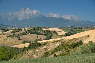 Teramo (Abruzzi) yaz manzara