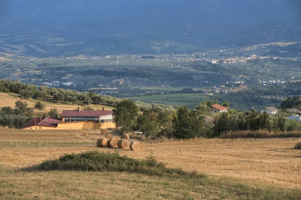 Paisagem de verão em Abruzzi perto de Pietranico — Fotografia de Stock