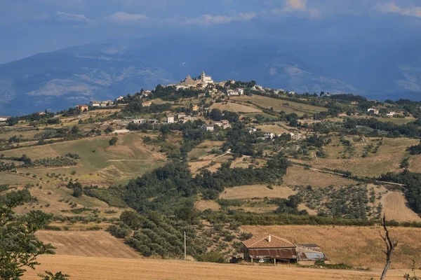 Καλοκαιρινό τοπίο στο Abruzzi κοντά σε Pietranico — Φωτογραφία Αρχείου