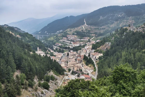 Rocca Pia (L'Aquila, Abruzzen, Italië): panoramisch uitzicht — Stockfoto